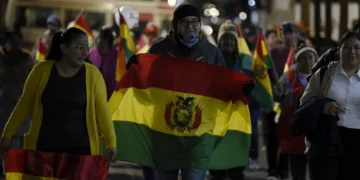 La Marcha por la democracia inundó las calles del centro de Santa Cruz de la Sierra.
Foto: APG
