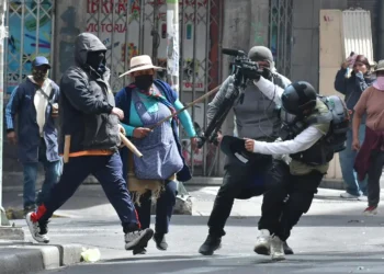 La prensa fue agredida en los disturbios. Foto: APG
