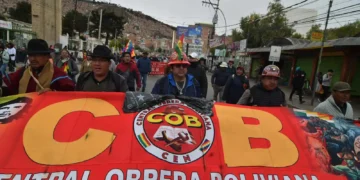 La COB marcha en la sede de Gobierno. Foto: APG