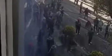 Maestros se movilizaron en puertas del Ministerio de Educación. FOTO: Captura