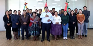 El alcalde de El Alto, Eliser Roca, junto a su gabinete. FOTO: GAMEA