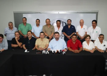 Rueda de prensa que brindaron representantes del sector agropecuario. Foto: CAO