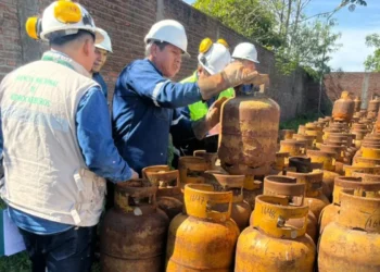 Inspección a una planta de GLP en Santa Cruz. Foto: ANH