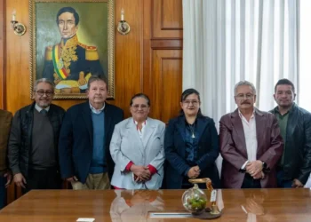 Autoridades del Ministerio de Salud y la Umsa. Foto: Umsa.