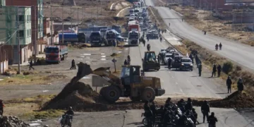 Desbloqueo en la ruta La Paz-Oruro.
Foto: APG