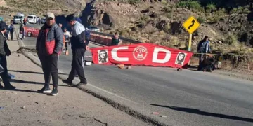La Central Obrera Departamental de Chuquisaca instala un punto de bloqueo. FOTO: AB Noticias