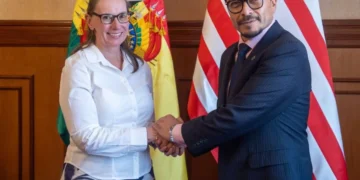 Reunión bilateral entre el canciller Fernando Aramayo y la encargada de Negocios de EEUU, Debra Hevia. Foto: Cancillería