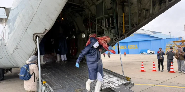 Traslado de carne vacuna a la ciudad de La Paz vía el puente aéreo. Foto: Viceministerio de Comercio y Logística interna