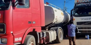 Cisterna varada en una carretera del país. Foto: Red Alto Nivel