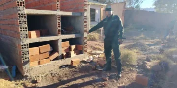 Luego de ser calcinados, los restos fueron depositados dentro de un nicho. FOTO: FGE
