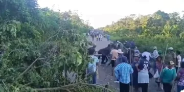 Un puto de bloqueo en el sector del Puente Baltazar, en Beni. FOTO: Captura RRSS