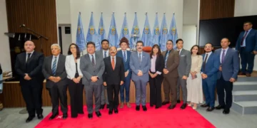 El alcalde Manfred Reyes Villa junto a su equipo de secretarios. FOTO: GAMC