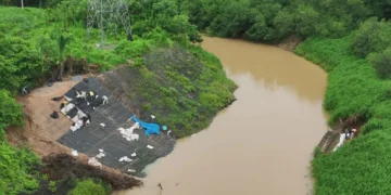 Trabajos de mantenimiento a la red eléctrica del Beni. Foto: ENDE