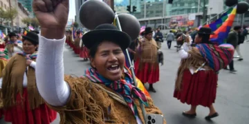 Organizaciones sociales protagonizaron una marcha de 'cacerolas vacías'. FOTO: APG