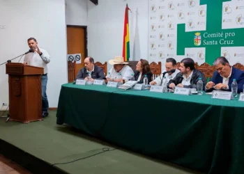 Frerking se dirige al auditorio en la Asamblea de la Cruceñidad. Foto: Comunicación CAO