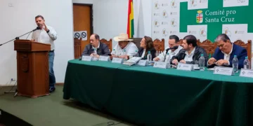 Frerking se dirige al auditorio en la Asamblea de la Cruceñidad. Foto: Comunicación CAO
