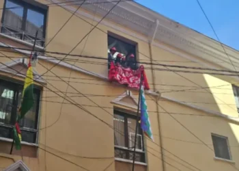 Miembros de la COB tomaron el edificio del Ministerio de Trabajo.
Foto: Unitel