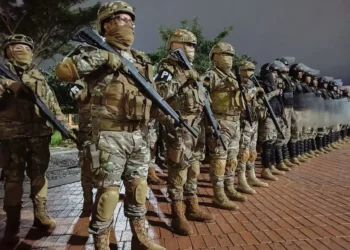 Militares en formación, antes del patrullaje en Santa Cruz de la Sierra y Montero.
Foto: Ministerio de Defensa.