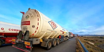 Una cisterna de gas de  YPFB perjudicada por los bloqueos en el altiplano paceño.
Foto: YPFB