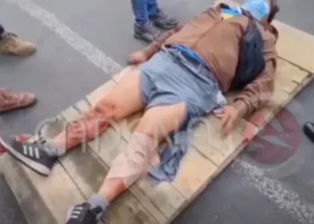 El periodista herido por la detonación de dinamita.
Foto: Captura Cadena A