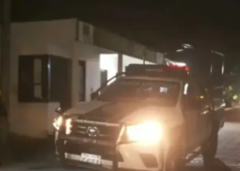 Efectivos policiales partieron de Santa Cruz a reforzar otras regiones.
Foto: Red Uno