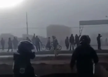La Polic{ia gasifica a bloqueadores que se resisten en ventilla.
Captura RRSS