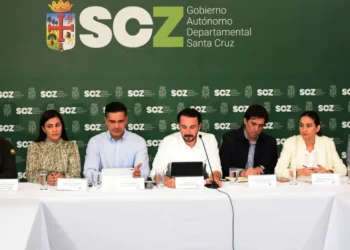 Reunión entre autoridades de SC para dialogar por el conflicto en San Julián.
Foto: APG