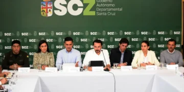 Reunión entre autoridades de SC para dialogar por el conflicto en San Julián.
Foto: APG