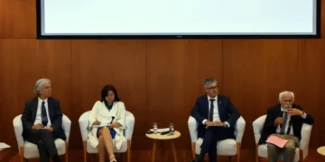Expositores y moderadores en la presentación del taller de la CAF..
Foto referencial