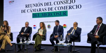 Eduardo Olivo (1° der.) en la reunión del Mercosur. Foto: CNC