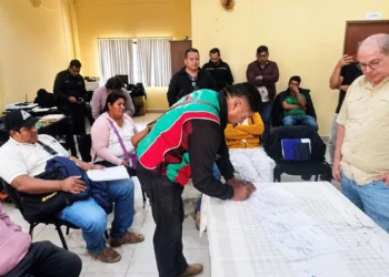 La firma del convenio entre mototaxistas y el Gobierno. Foto: RTV 24 de Junio