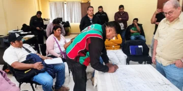 La firma del convenio entre mototaxistas y el Gobierno. Foto: RTV 24 de Junio