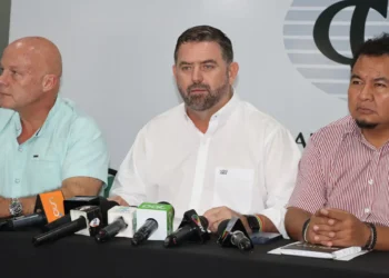 Conferencia de prensa de los representantes del Comité Multisectorial. Foto: CAO