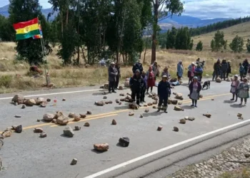 Un bloqueo instalado en la carretera Cochabamba-Santa Cruz/ RRSS