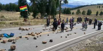 Un bloqueo instalado en la carretera Cochabamba-Santa Cruz/ RRSS