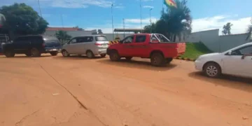 Filas por combustible en la ciudad de Cobija. Foto: Unitel