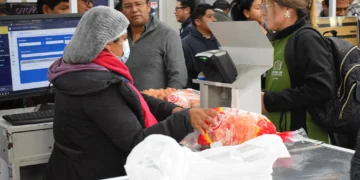 Venta de carne de pollo en agencias estatales. Foto: Emapa