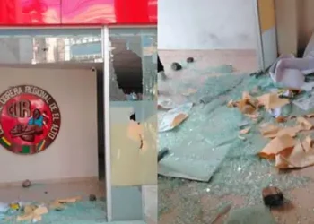 Marchistas vandalizan sede de la COR 
Foto referencial