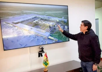 Zamora explica el plan Hub Viru Viru. Foto: Ministerio de Obras Públicas