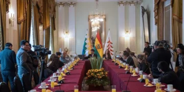 El canciller Fernando Aramayo se reúne con medios de comunicación. Foto: Cancillería