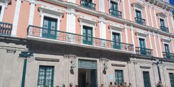 La plaza Murillo resguardada por militares y policías. Foto: RRSS
