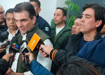 La rueda de prensa del presidente Rodrigo Paz y el ministro Mauricio Zamora. Foto: APG