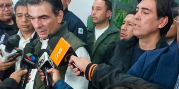 La rueda de prensa del presidente Rodrigo Paz y el ministro Mauricio Zamora. Foto: APG
