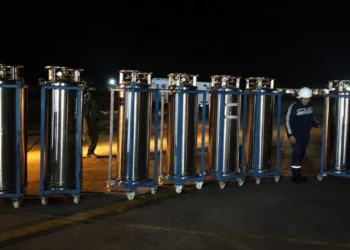 Seis toneladas de oxígeno medicinal líquido arribó este viernes a La Paz. FOTO: Ministerio de Salud