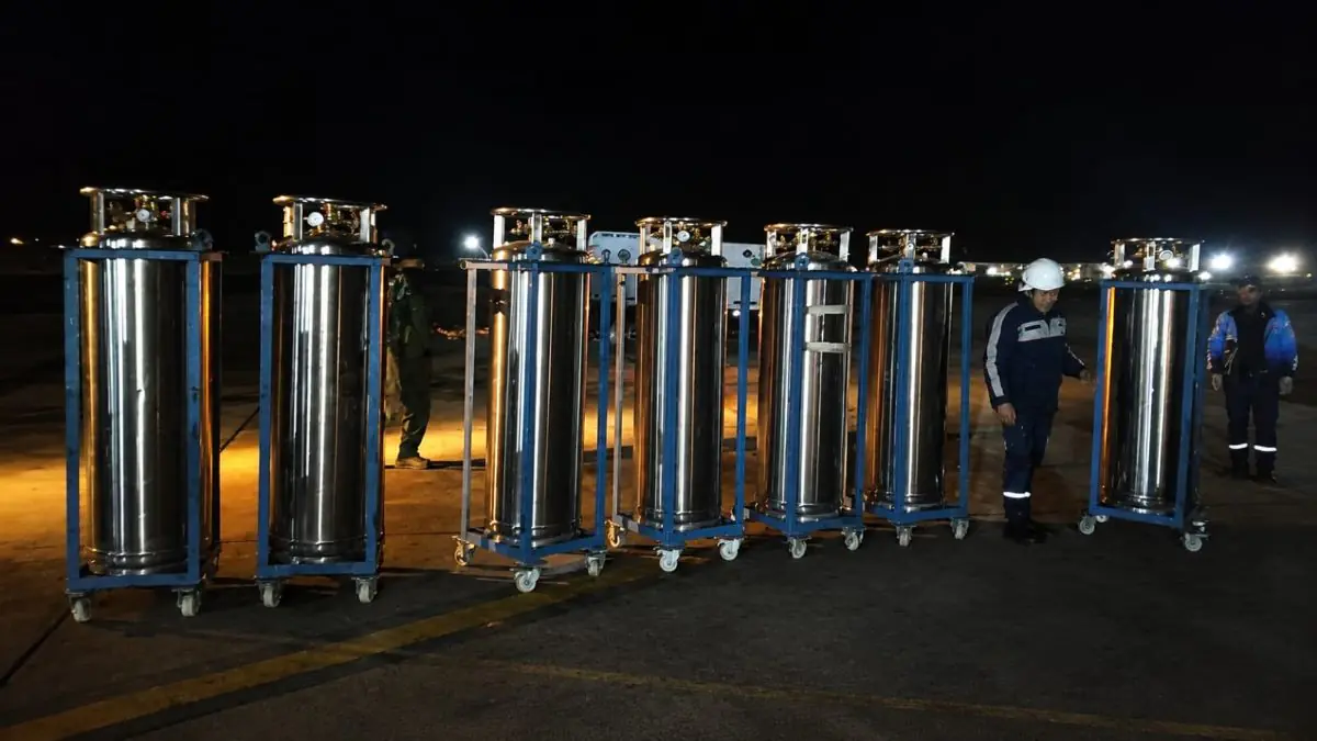 Seis toneladas de oxígeno medicinal líquido arribó este viernes a La Paz. FOTO: Ministerio de Salud