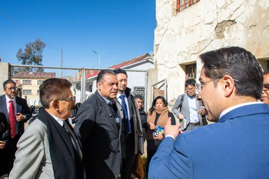 El gobernador Luis Revilla y representantes de JICA en una inspección en el Hospital de Clínicas. FOTO: GADLP
