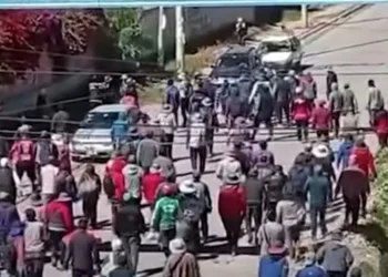 Productores y bloqueadores se enfrentaron en Río Abajo. FOTO: Captura RRSS