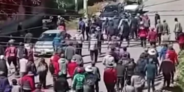 Productores y bloqueadores se enfrentaron en Río Abajo. FOTO: Captura RRSS