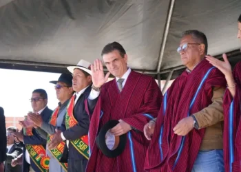 Policarpio Acarapi y Rodrigo Paz en el aniversario de la Fejuve Sur de El Alto. Foto: RRSS