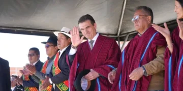 Policarpio Acarapi y Rodrigo Paz en el aniversario de la Fejuve Sur de El Alto. Foto: RRSS